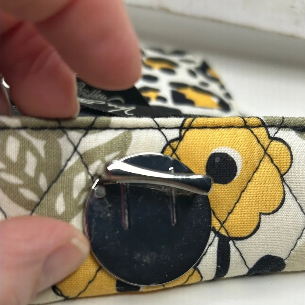 Vera Bradley Floral Wallet in Yellow and Black - Latch bar issue - Picture 4 of 7